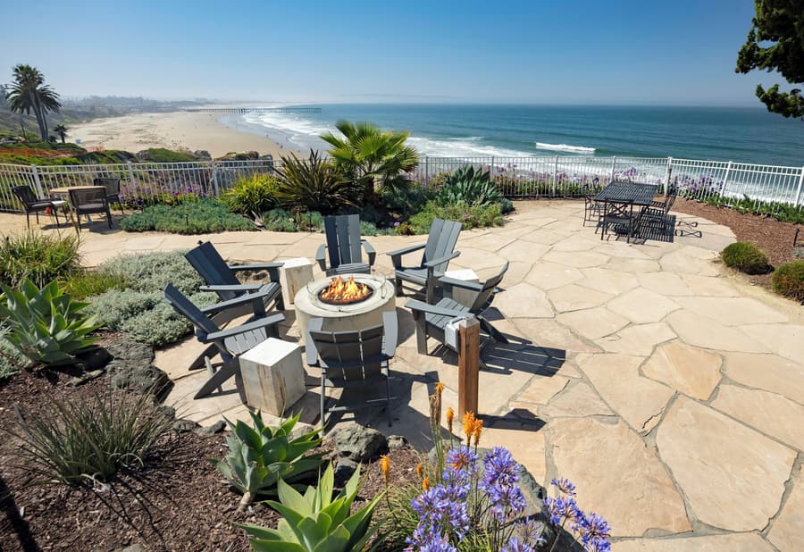 Cottage Inn By The Sea