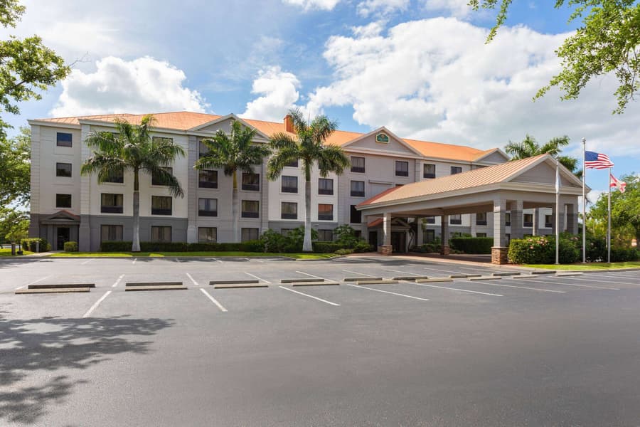 La Quinta Inn & Suites by Wyndham Bonita Springs Naples N.