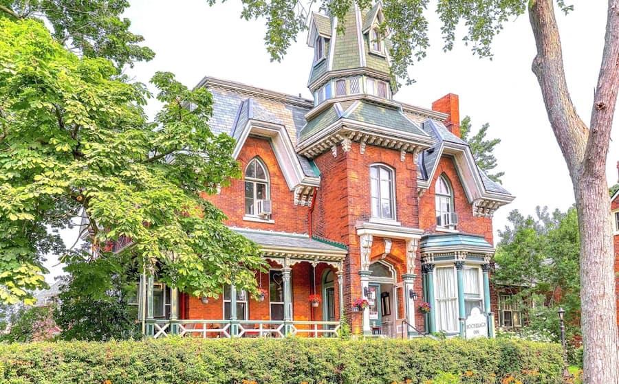Hochelaga Inn