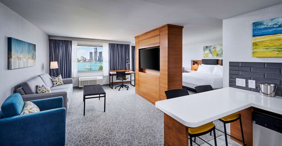 DoubleTree by Hilton Windsor Hotel & Suites