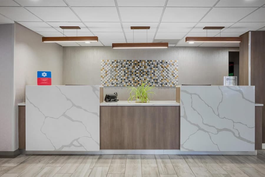 SureStay Plus Hotel by Best Western Chicago Lombard