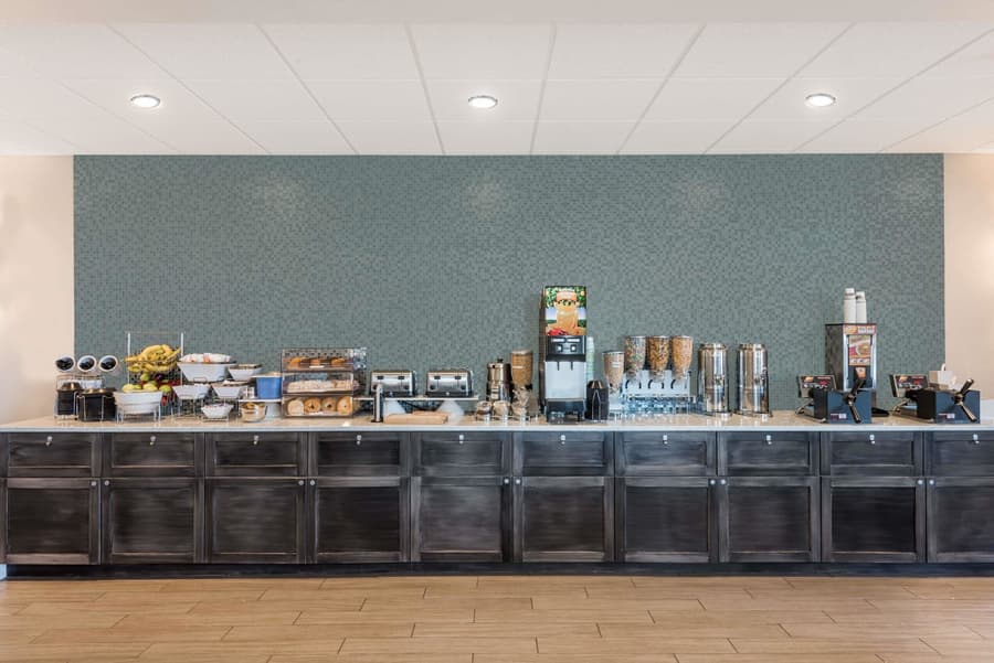 Howard Johnson by Wyndham Middletown Newport Area