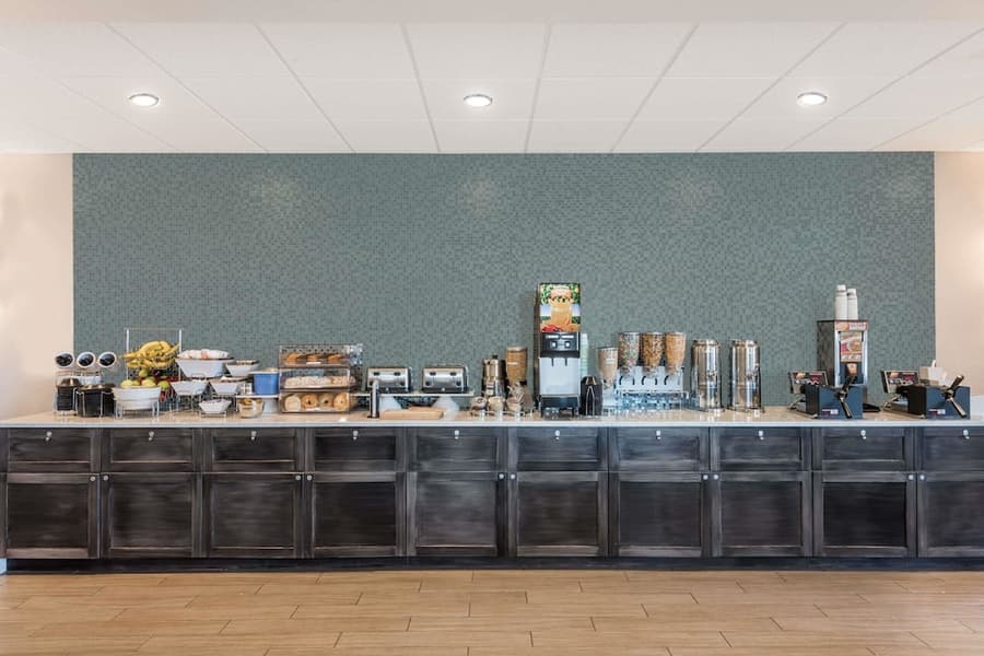 Howard Johnson by Wyndham Middletown Newport Area
