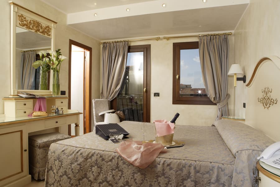 Carlton Capri Hotel