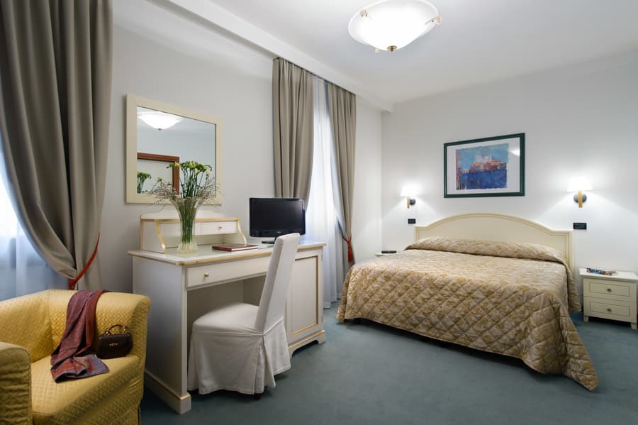 Carlton Capri Hotel