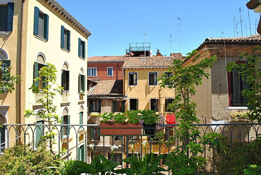Carlton Capri Hotel