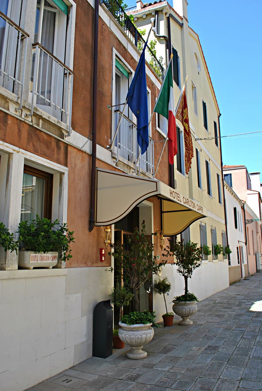Carlton Capri Hotel