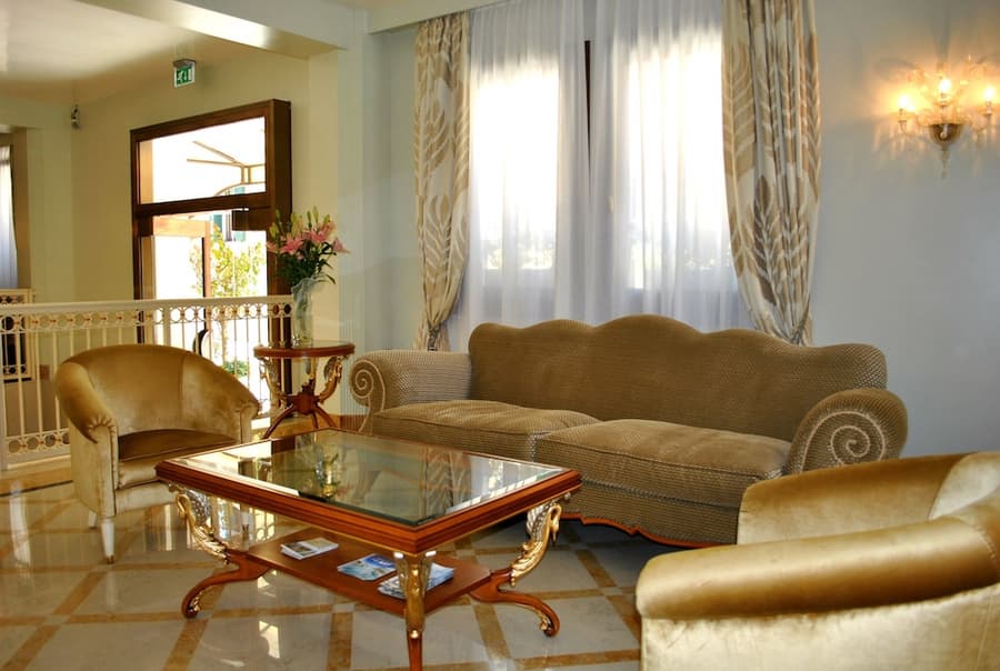Carlton Capri Hotel