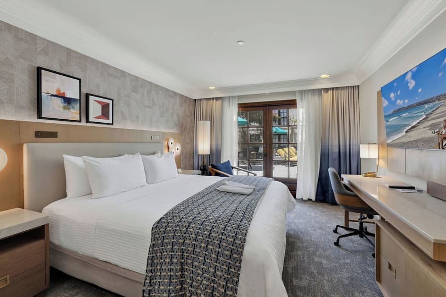 Best Western Plus Sunset Plaza Hotel
