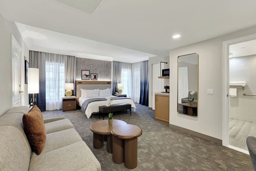 Best Western Plus Sunset Plaza Hotel