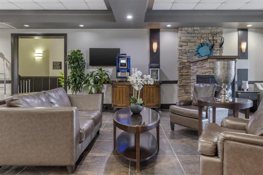 Best Western Plus Chocolate Lake Hotel