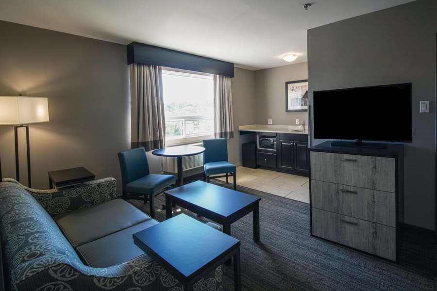 Best Western Plus Chocolate Lake Hotel
