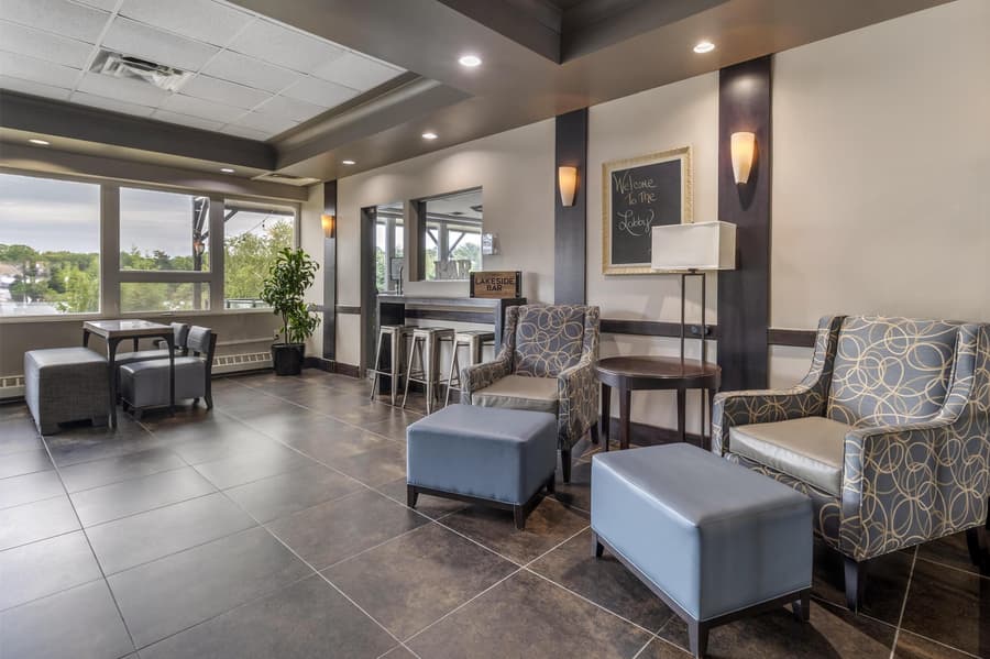 Best Western Plus Chocolate Lake Hotel