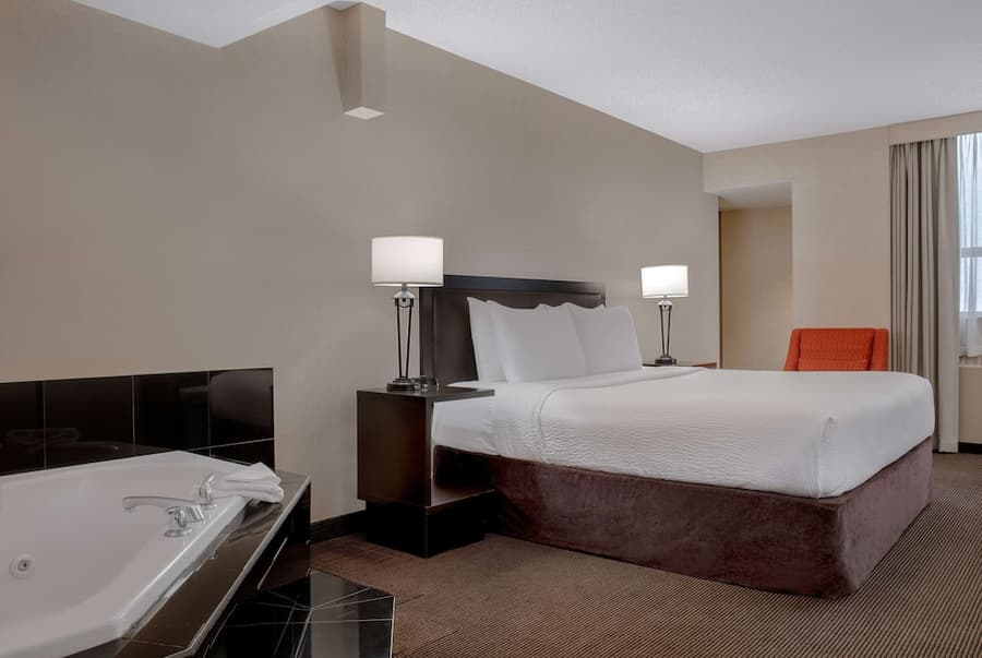Ramada Plaza by Wyndham Calgary Downtown