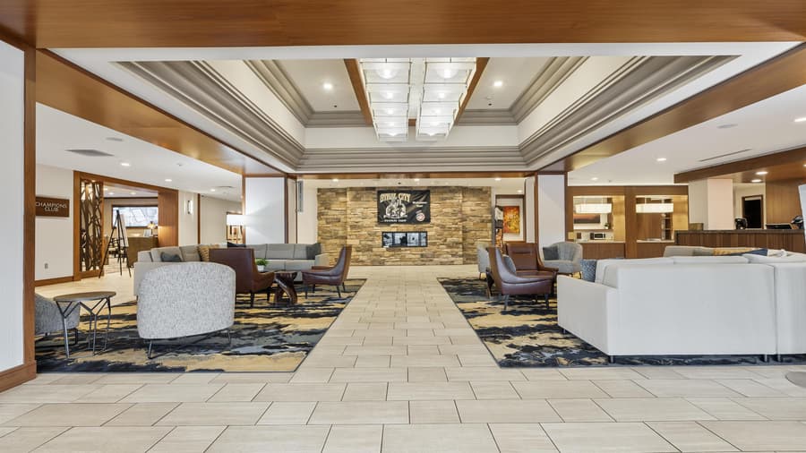 DoubleTree by Hilton Pittsburgh - Green Tree