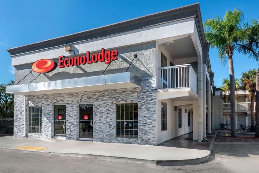 Econo Lodge Airport at RJ Stadium