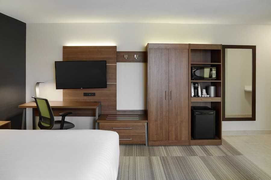 Holiday Inn Express Toronto - Downtown by IHG