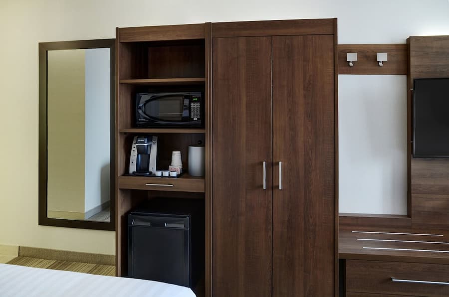 Holiday Inn Express Toronto - Downtown by IHG