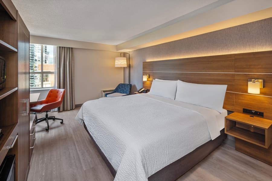 Holiday Inn Express Toronto - Downtown by IHG