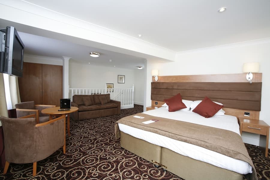 Legacy Rose and Crown Hotel