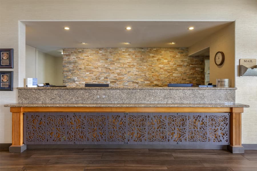 Best Western Plus A Wayfarer's Inn And Suites