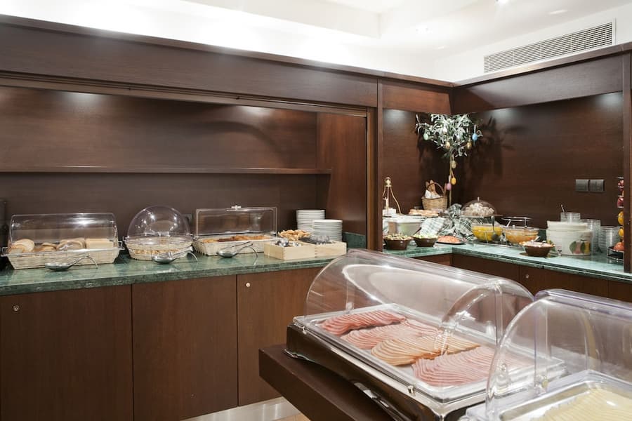 Plaka Hotel