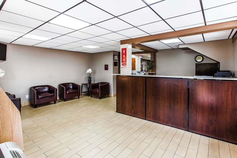 Econo Lodge Savannah Midtown