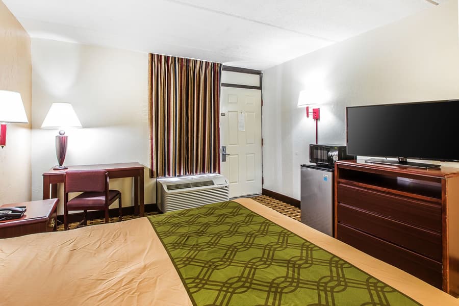 Econo Lodge Savannah Midtown