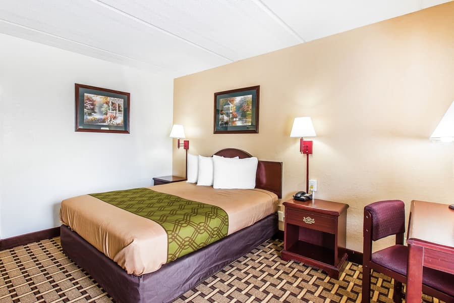 Econo Lodge Savannah Midtown