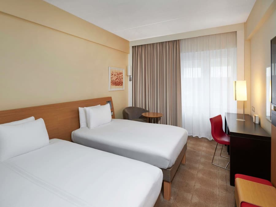 Novotel London West