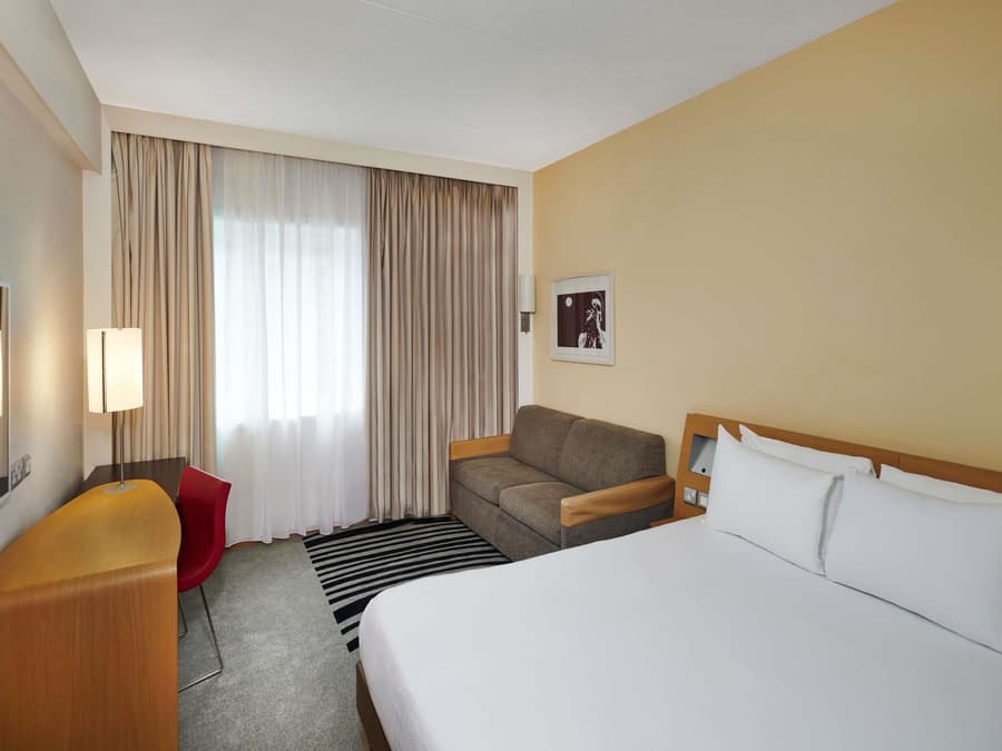Novotel London West