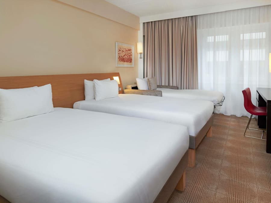 Novotel London West