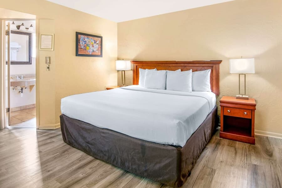 Econo Lodge  Inn & Suites Durango