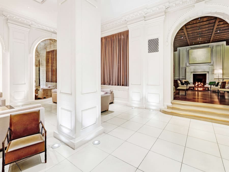 The Chicago Hotel Collection Ambassador Gold Coast