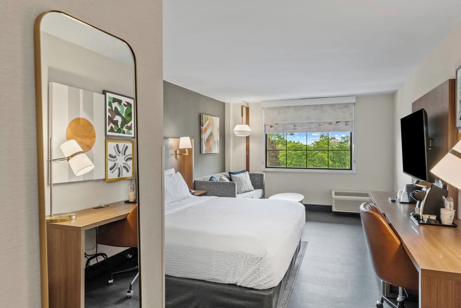 Holiday Inn Niagara Falls State Park Entry by IHG