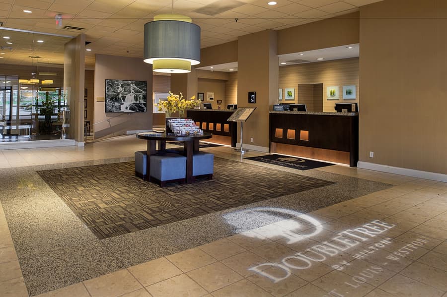 DoubleTree by Hilton St. Louis - Westport