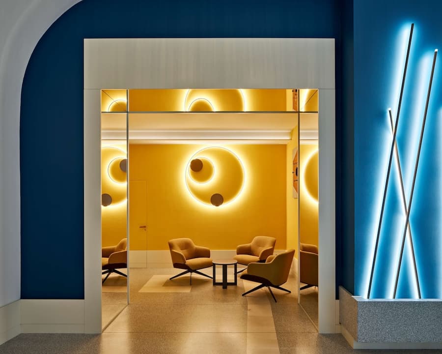 De Bonart Naples, Curio Collection by Hilton