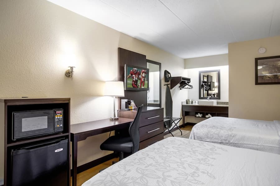 Red Roof Inn PLUS+ Secaucus - Meadowlands - NYC