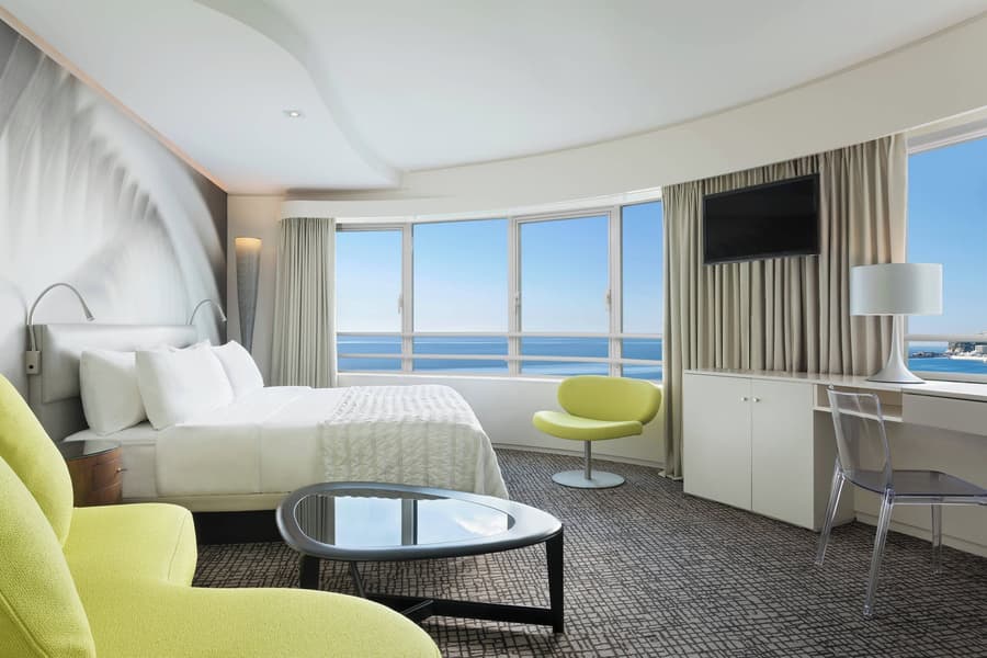 Le Meridien Beach Plaza