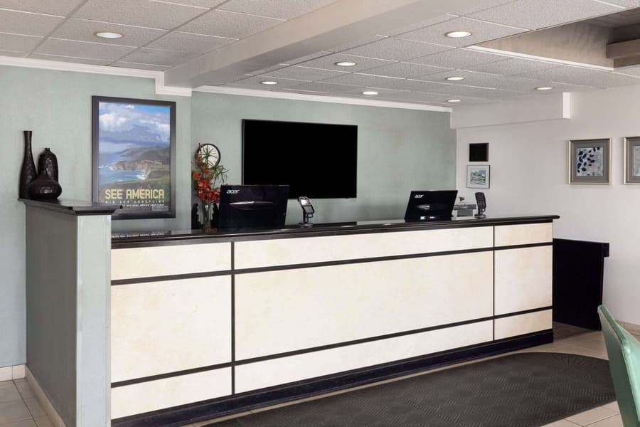 Travelodge by Wyndham Monterey Bay