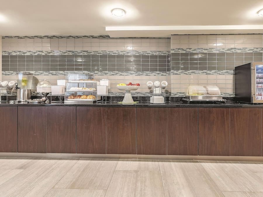 La Quinta Inn & Suites by Wyndham Portland DT/Maine Med