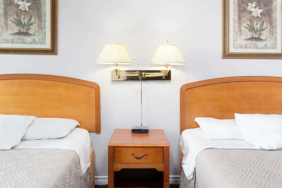 Howard Johnson by Wyndham Niagara Falls