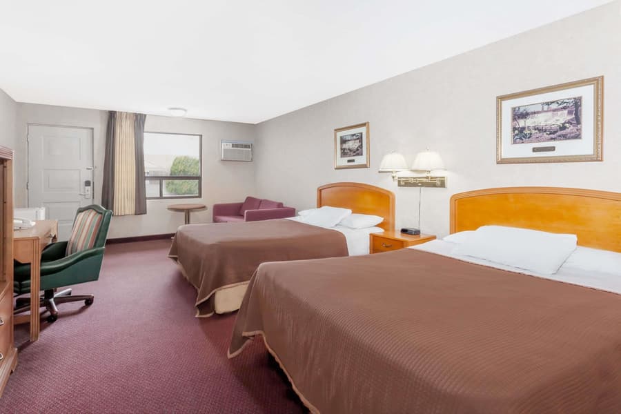 Howard Johnson by Wyndham Niagara Falls