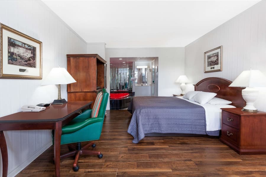 Howard Johnson by Wyndham Niagara Falls