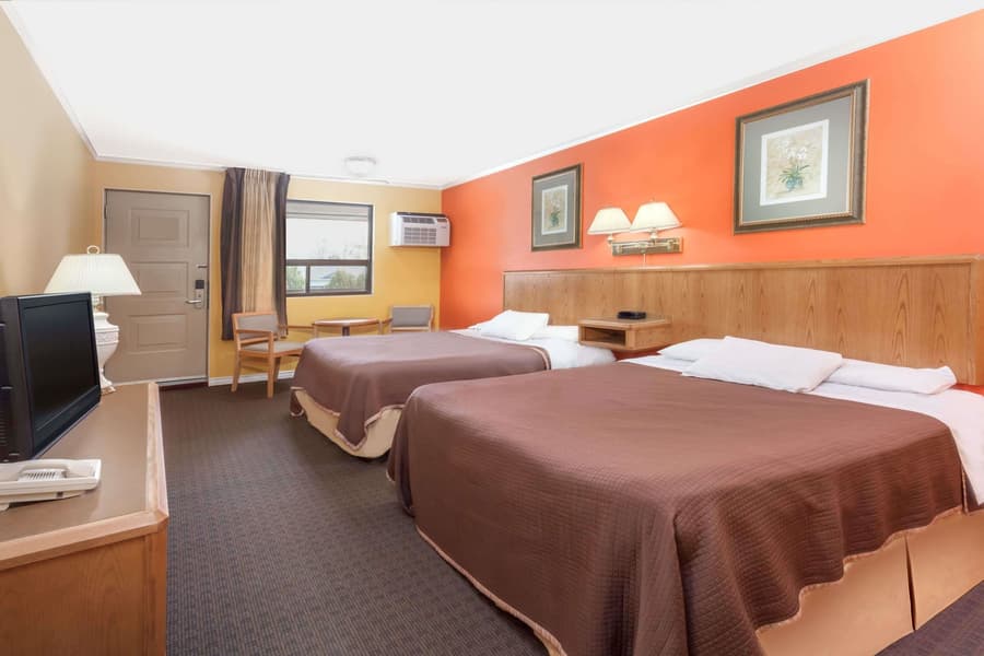 Howard Johnson by Wyndham Niagara Falls