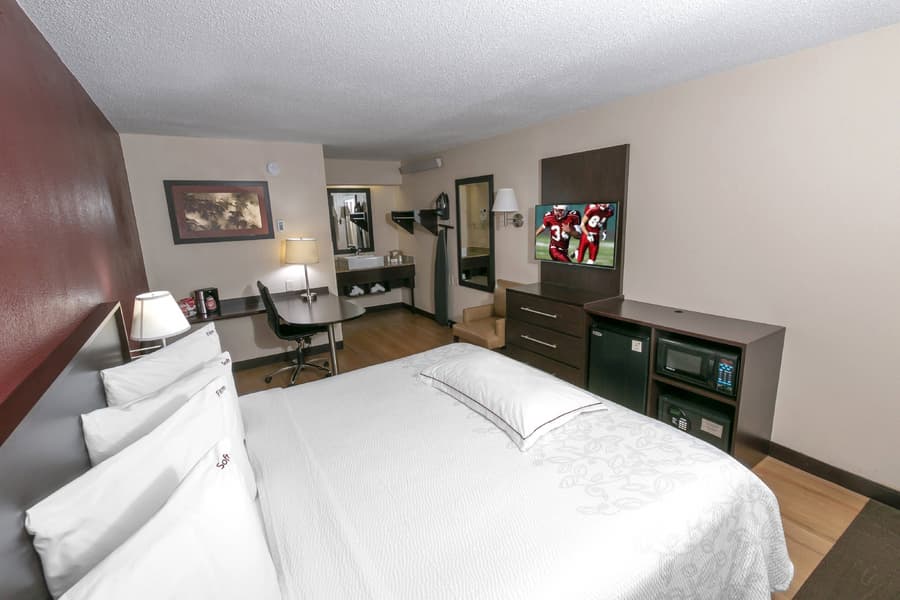 Red Roof Inn PLUS+ St Louis - Forest Park/ Hampton Ave 