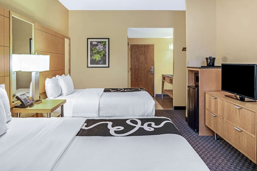 La Quinta Inn & Suites by Wyndham Naples Downtown