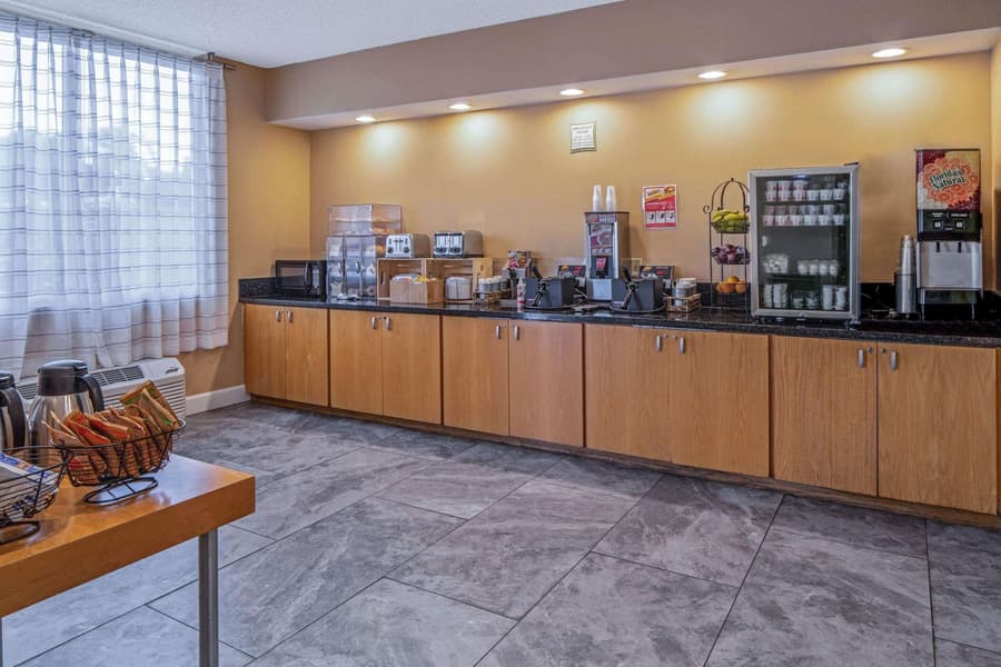 La Quinta Inn & Suites by Wyndham Naples Downtown