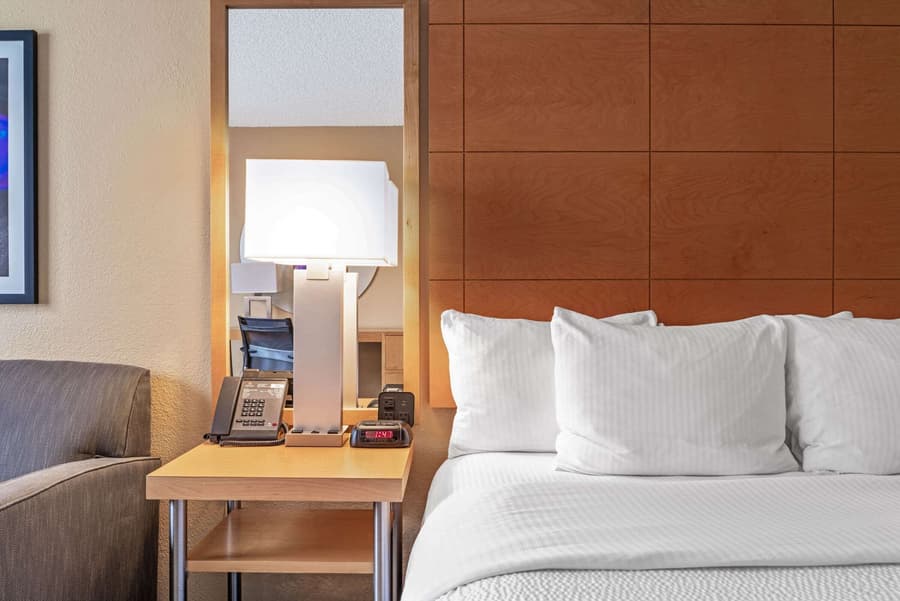La Quinta Inn & Suites by Wyndham Naples Downtown