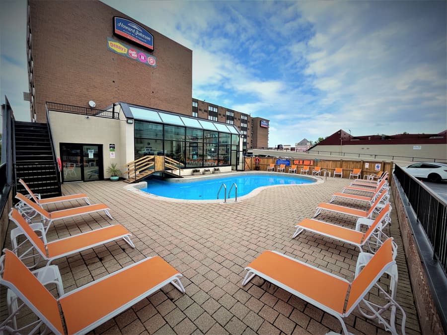 Howard Johnson Plaza by Wyndham by the Falls Niagara Falls